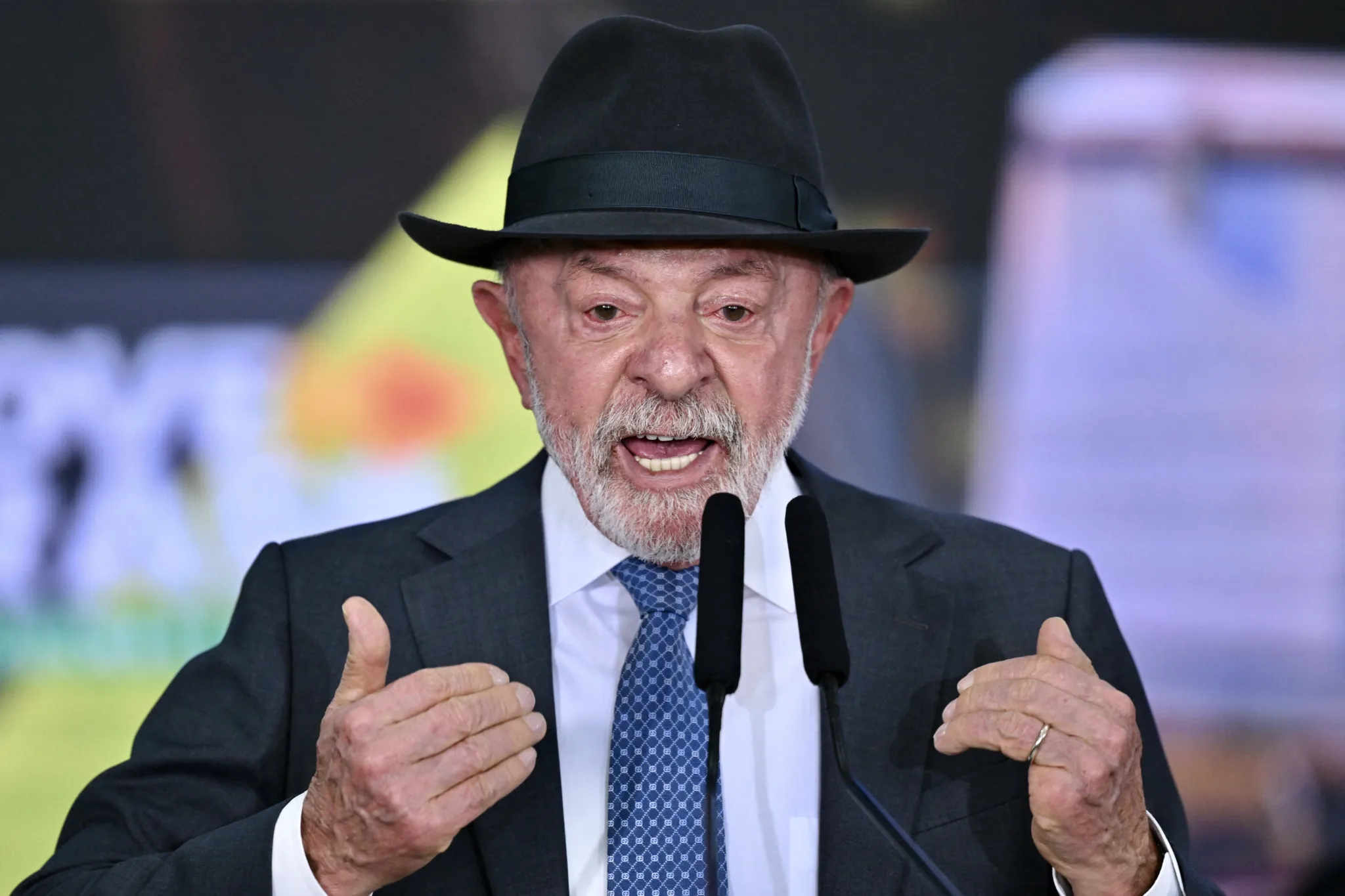 Lula pressiona Congresso pelo fim da escala 6x1