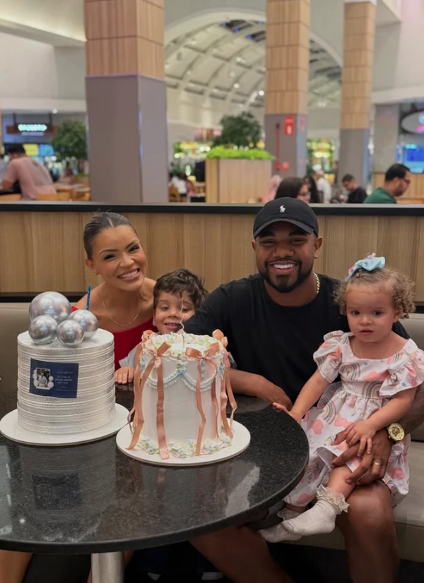 Davi Brito e Emily Araújo comemoram aniversário em shopping de Salvador