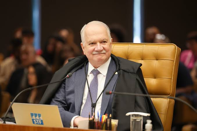Fachin separa pedido de Moraes contra Mendonça