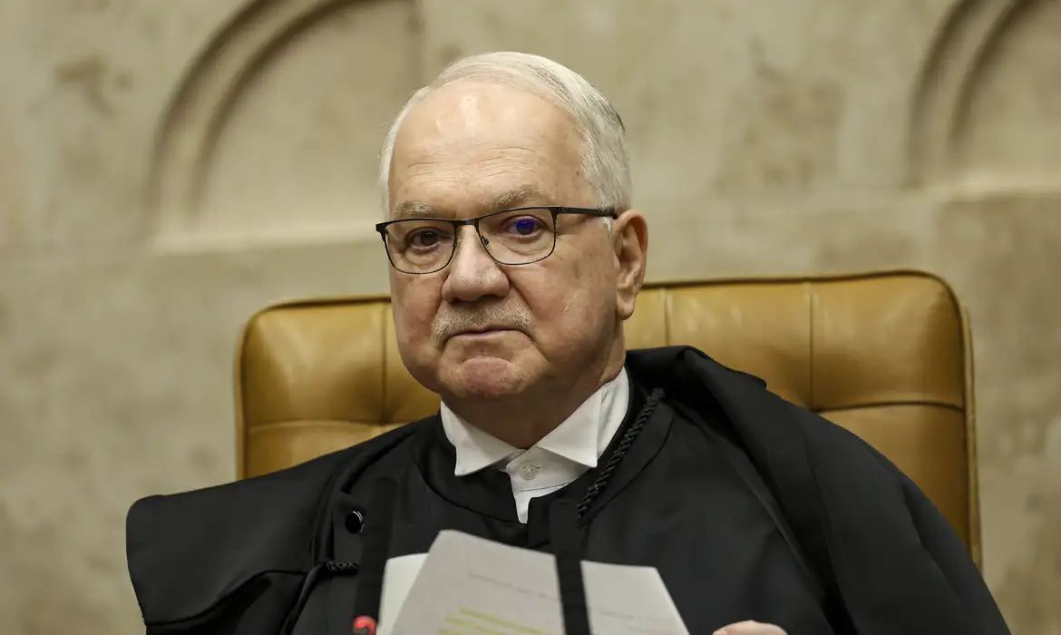 Fachin estuda assumir os casos Master e INSS no lugar de André Mendonça
