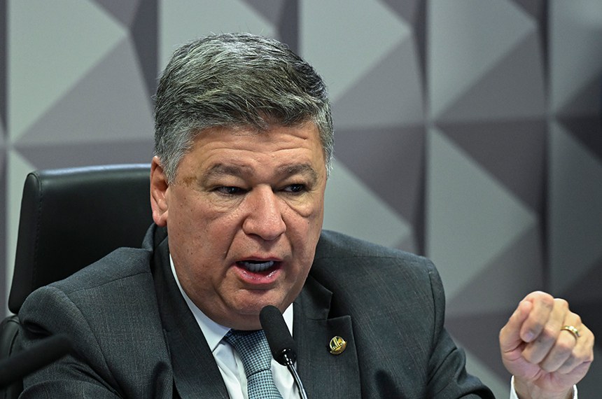 Carlos Viana pede prisão do diretor-geral da Polícia Federal