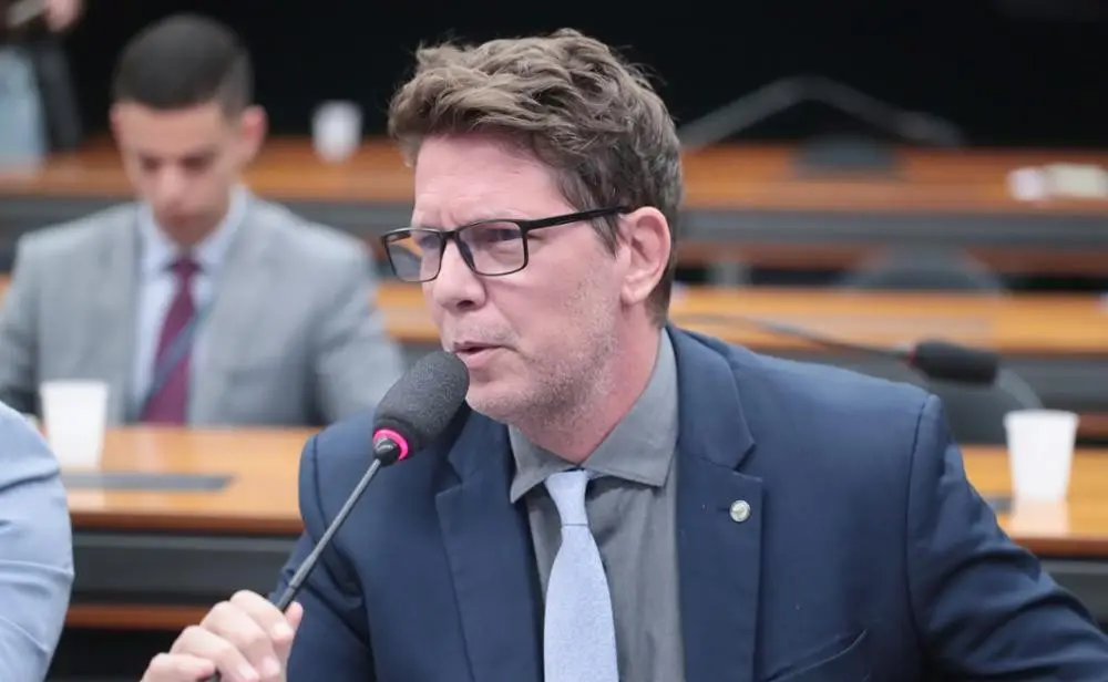 Mário Frias enviou R$ 645 mil à produtora de Dark Horse, diz PF