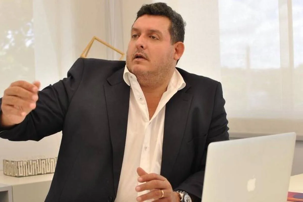 Ex-marqueteiro de Flávio Bolsonaro enviou R$ 1 milhão à produtora de Dark Horse