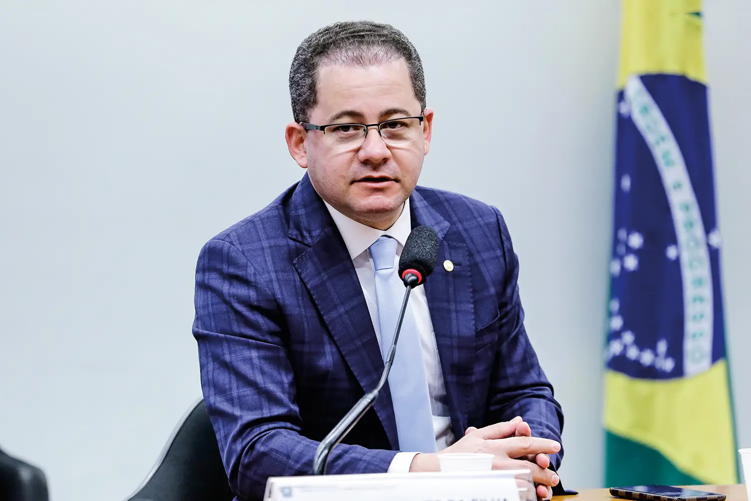 Dino vê Cezinha vendendo influência sobre cortes