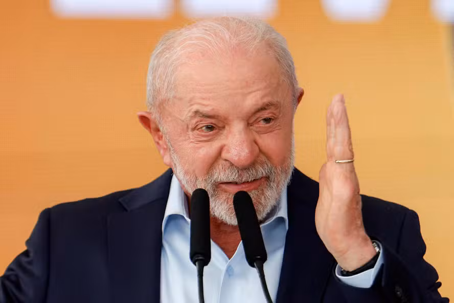 Lula anuncia reajuste de 15% no Bolsa Família às vésperas da eleição