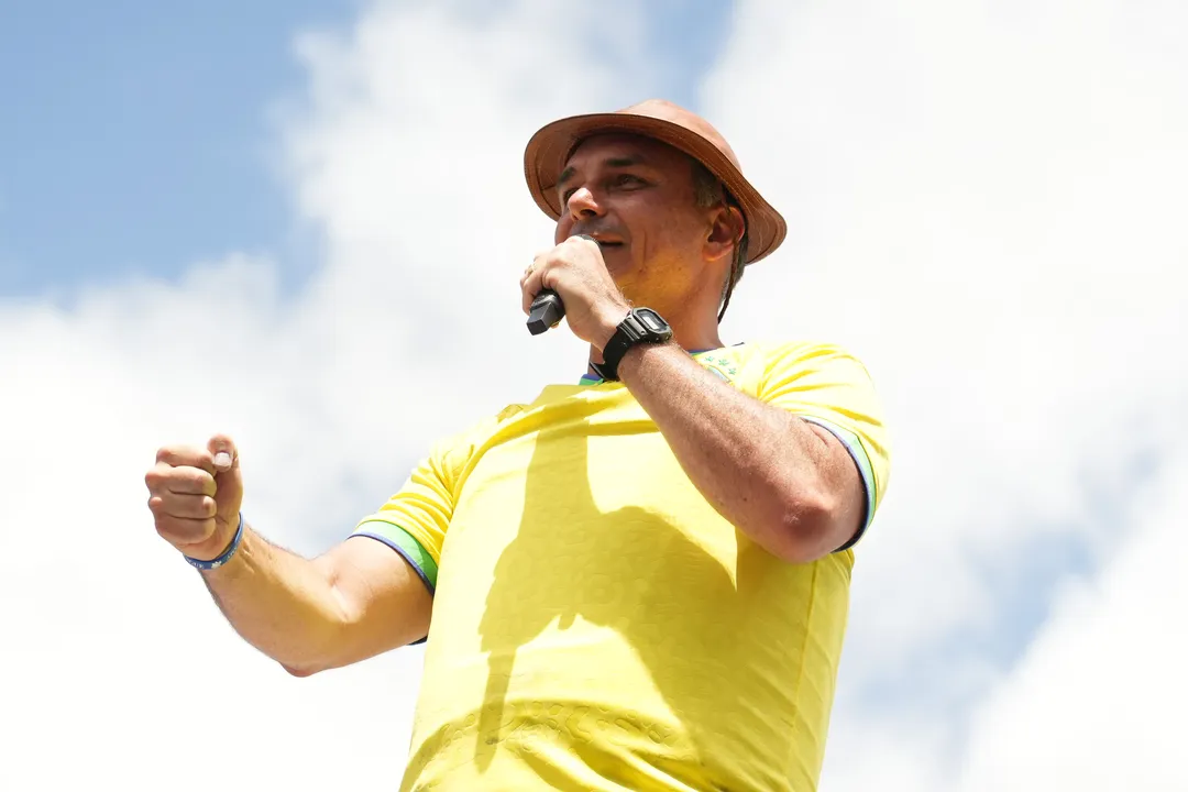 Flávio Bolsonaro ataca Lula na Bahia após reajuste do Bolsa Família