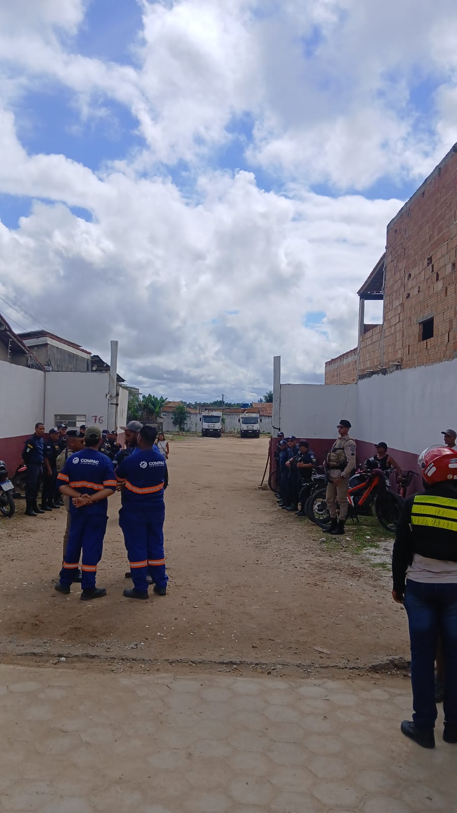 Trabalhadores protestam em Teixeira de Freitas após troca de empresa por contrato emergencial