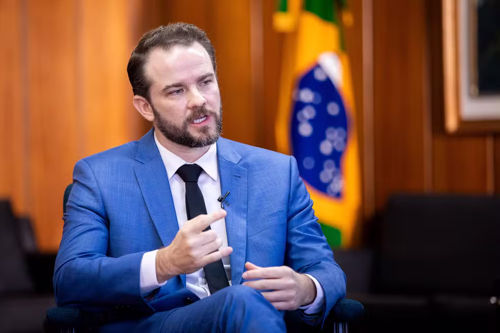 Empresa que movimentou o filme Dark Horse recebeu dinheiro do crime, diz ministro da Fazenda