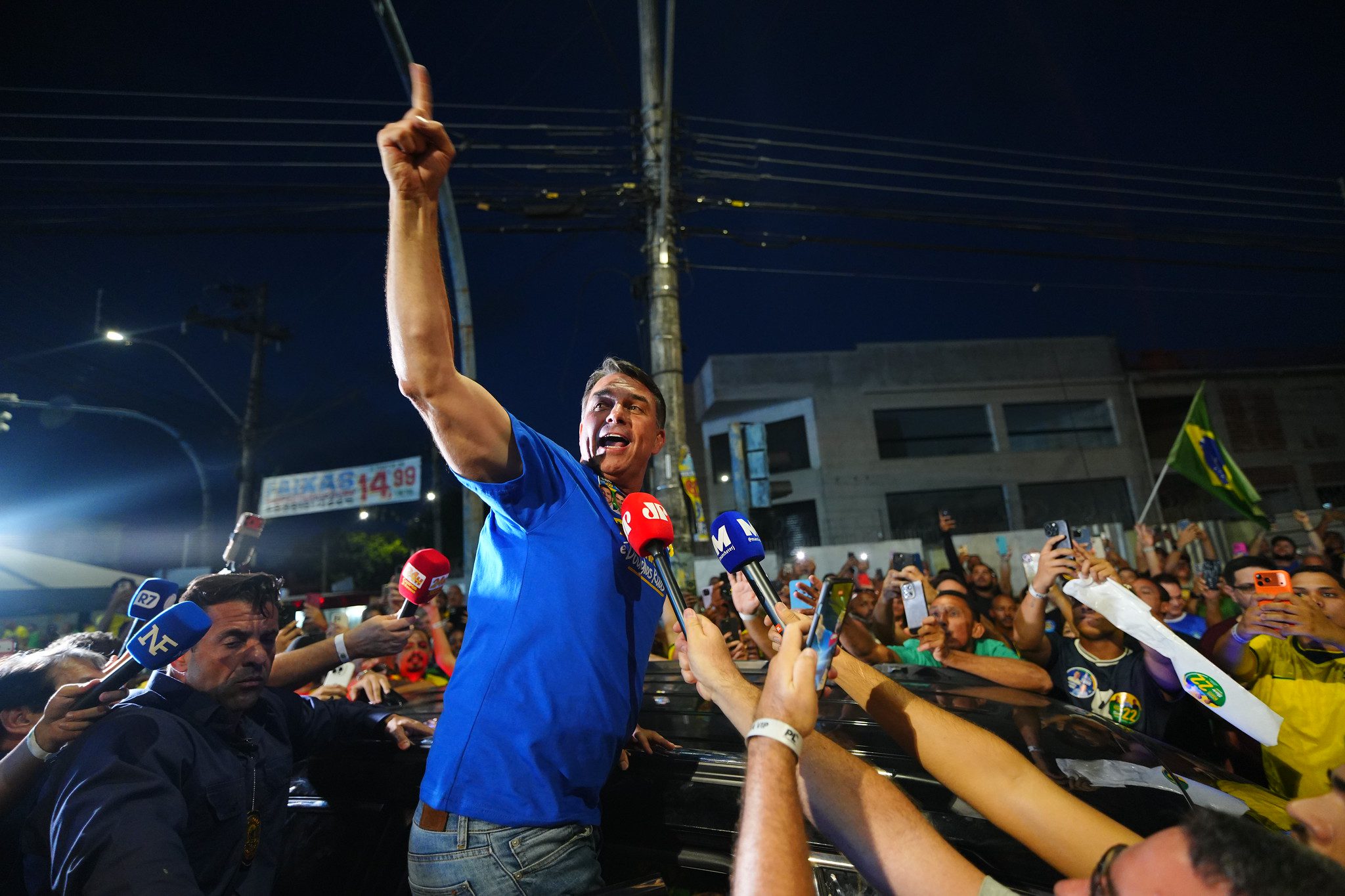 Flávio tentou ligar para Vorcaro nos quatro dias antes da prisão do banqueiro