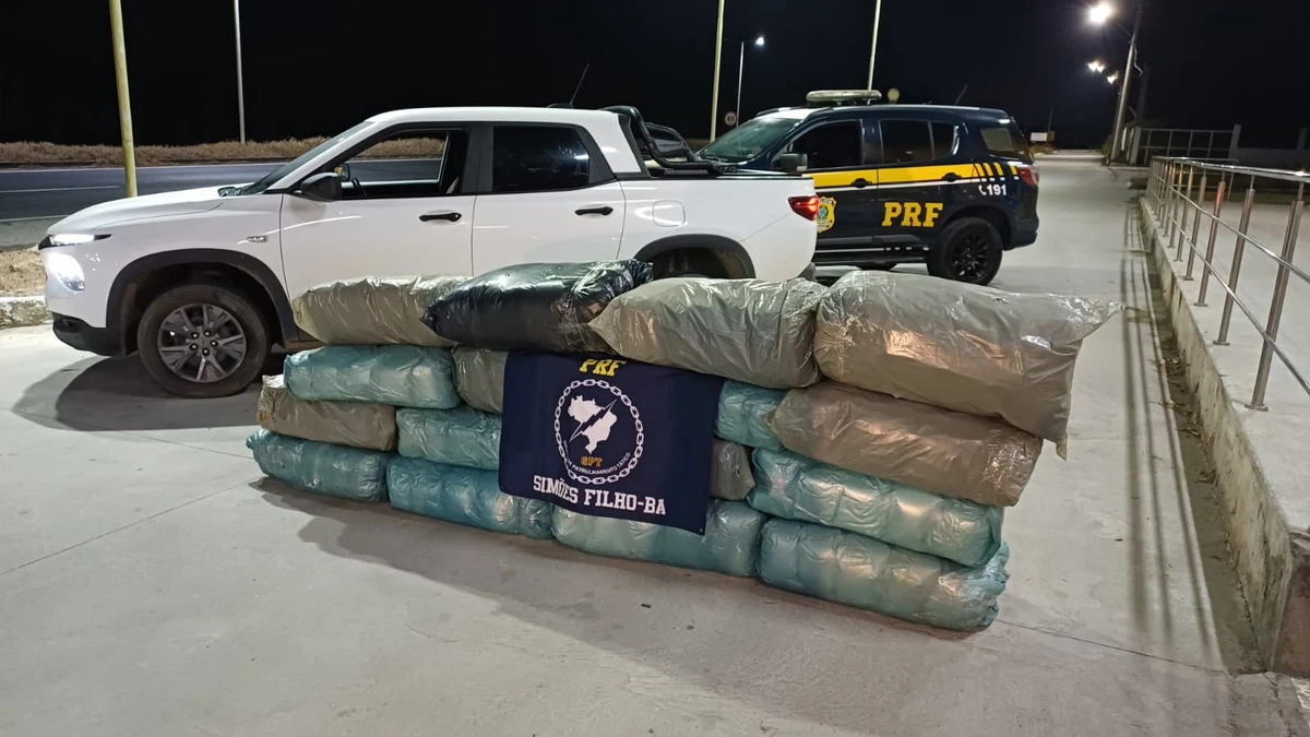 PRF encontra 140 kg de maconha em carro abordado em alta velocidade em Salvador
