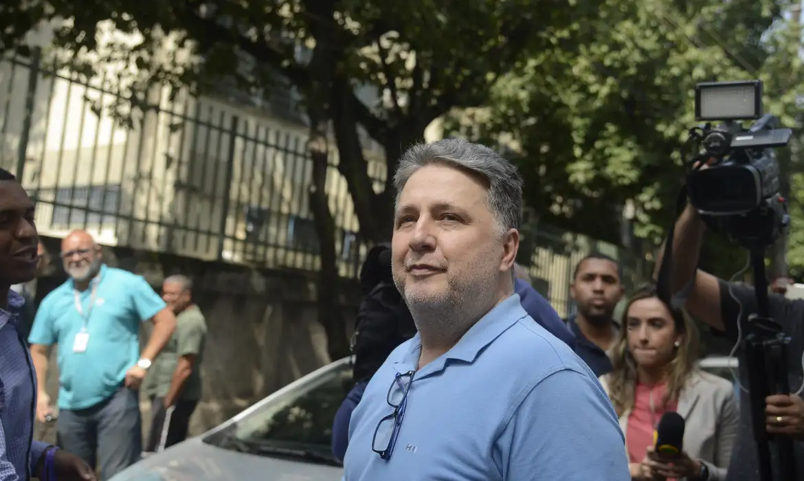 Garotinho desiste de recurso no TSE, e Ruas pode vencer no 1º turno