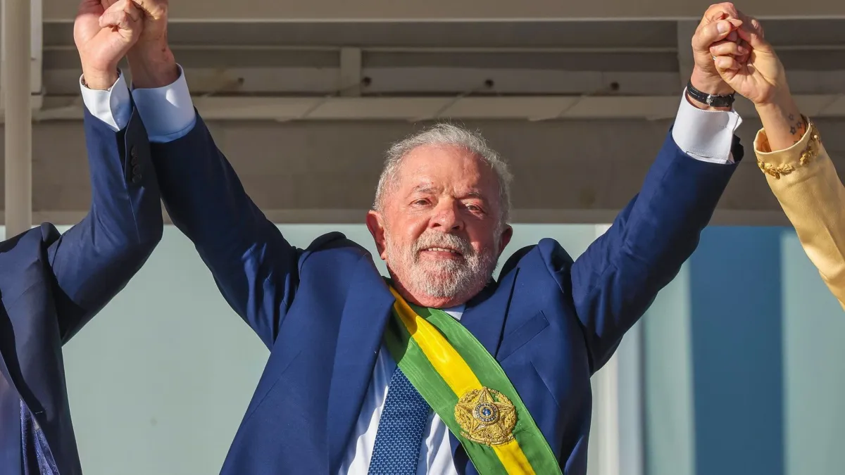 Lula mira rejeição a Flávio e fala em “tesouraço” nos programas sociais