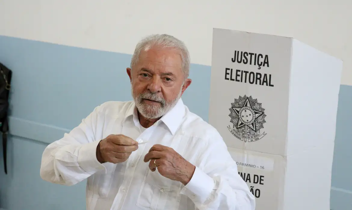 Em vídeo, Lula cobra Flávio sobre a escala 6x1: “quero saber como vai votar”
