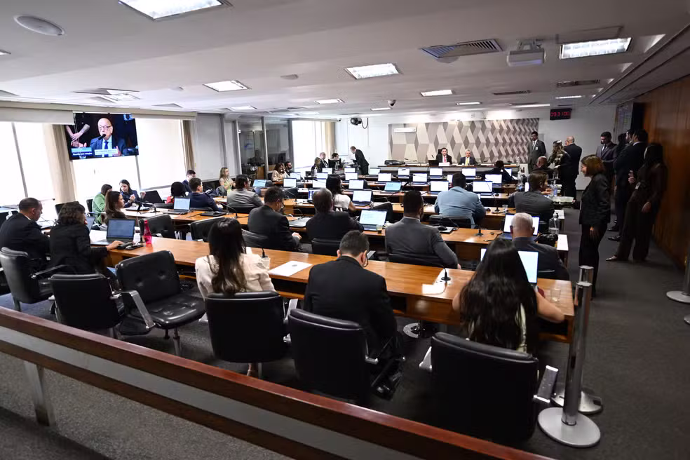 CCJ do Senado aprova PEC da Segurança