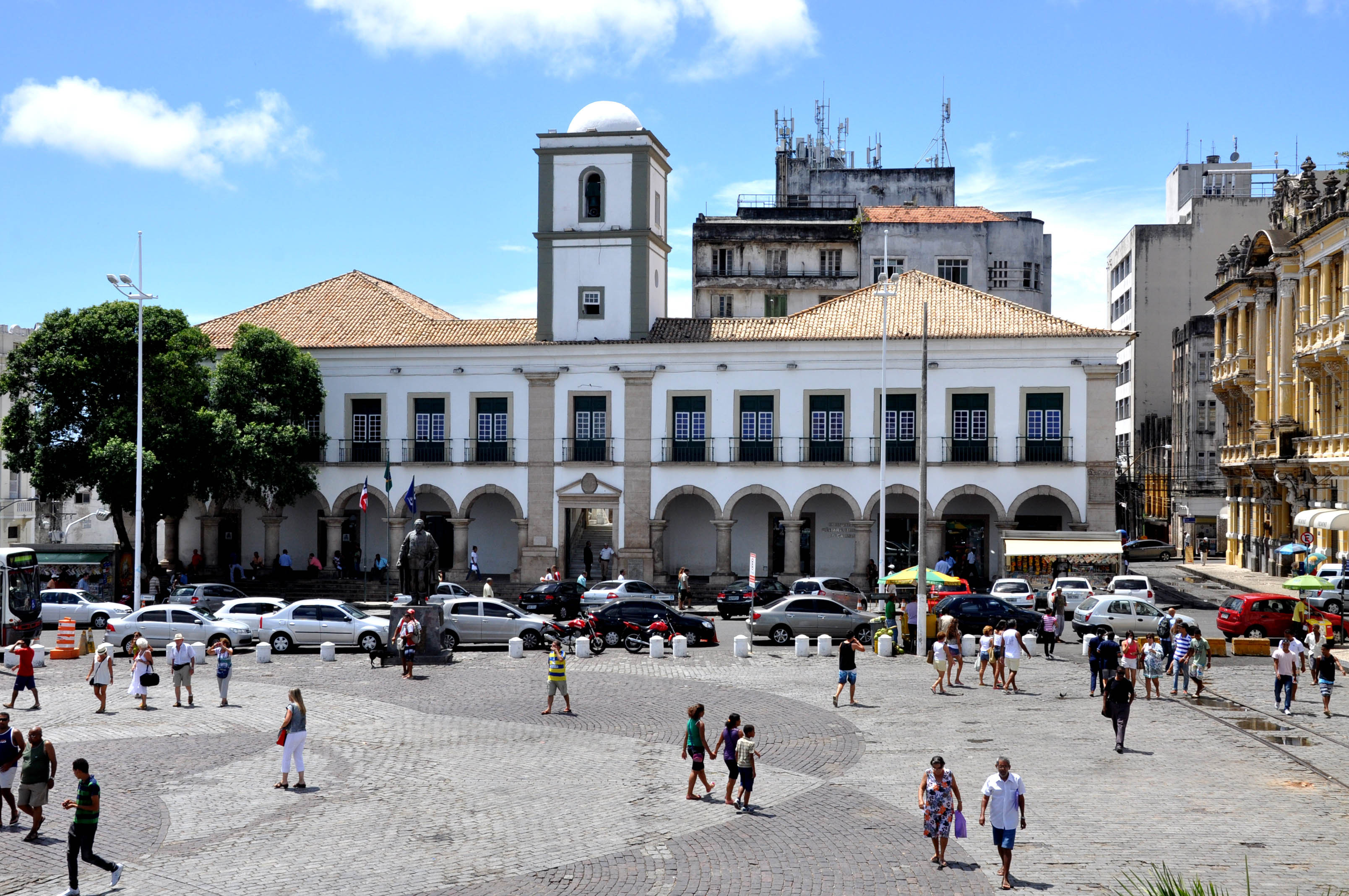 Câmara de Salvador gasta quase R$ 17 milhões com tecnologia, mas servidores relatam falhas em sistemas e equipamentos