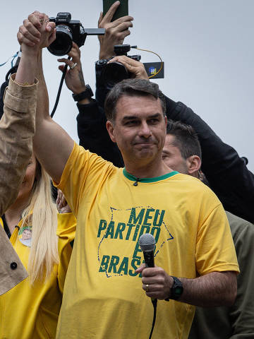 PF consulta Argentina sobre Flávio Bolsonaro