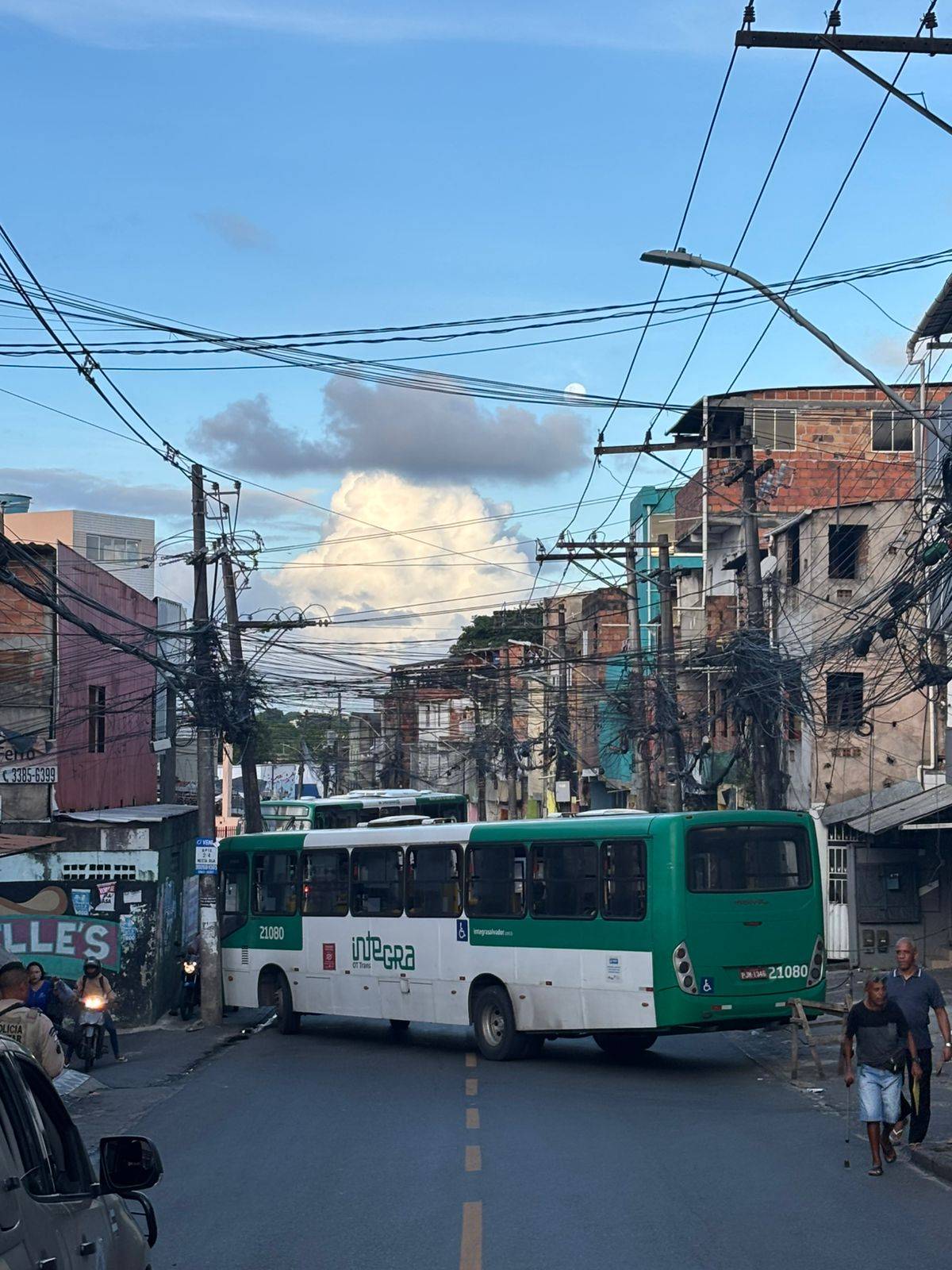 Transporte público segue suspenso no Vale das Pedrinhas após confrontos